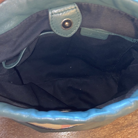 Crossbody - Picture 7 of 8